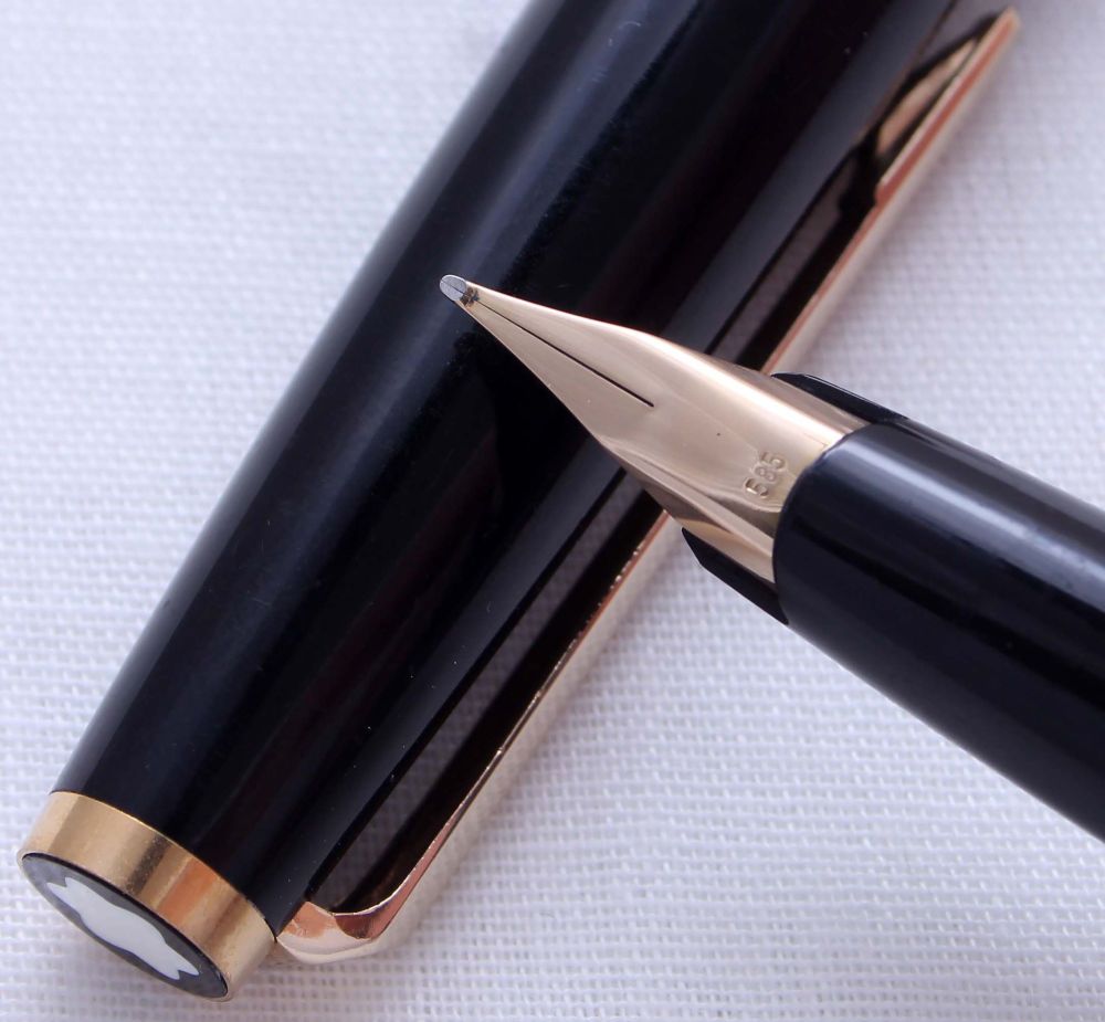 3249 Montblanc Classic Fountain Pen in Classic Black. Medium FIVE STAR Nib.