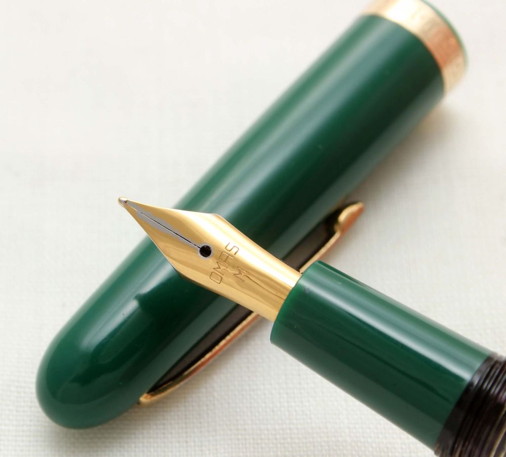 3260 Omas Extra Ogiva Demonstrator Fountain Pen in Green. Fine FIVE STAR Ni