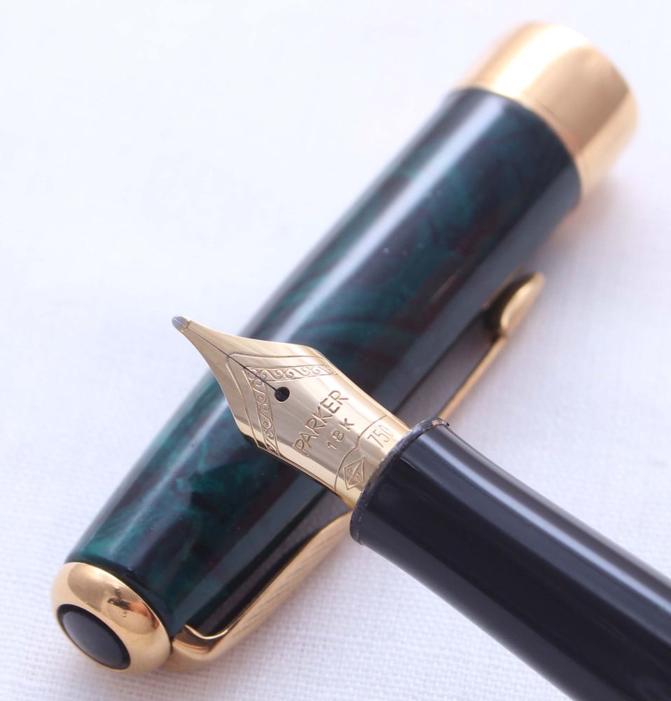 3284 Parker Sonnet Fountain Pen in Premier Green Laque. 18ct Broad Nib.