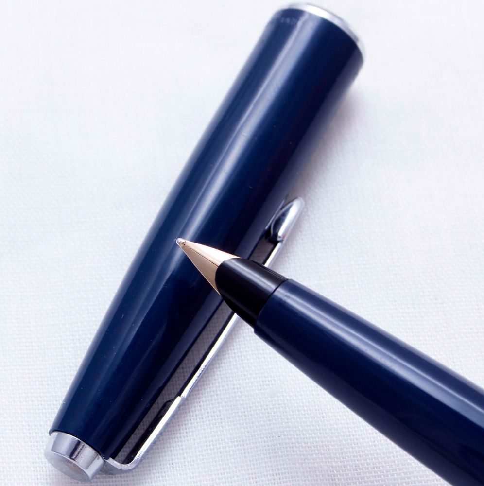 3316 Parker 45 CT in Blue. Smooth Medium nib. 