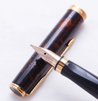 3328 Parker Premier in Chinese Lacque with a lovely Broad FIVE STAR Nib.