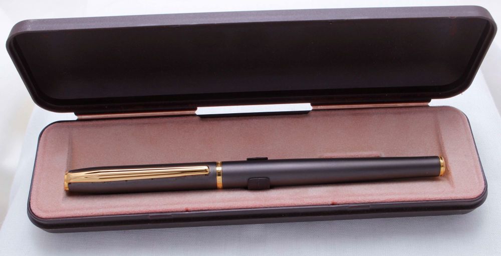 3355 Elysee Caprice Fountain Pen in Matt Grey. Medium Nib.
