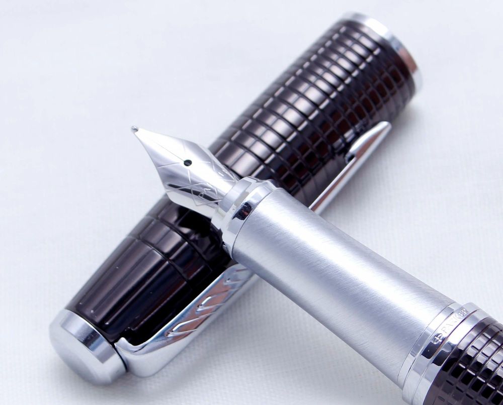 3396 Parker Urban Premium Fountain Pen in Ebony with Chrome trim.  Medium F