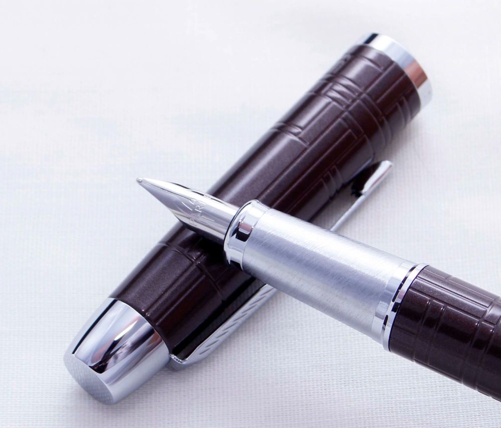 3403 Parker IM Premium Fountain Pen in Brown with Chrome Trim. Brand New an
