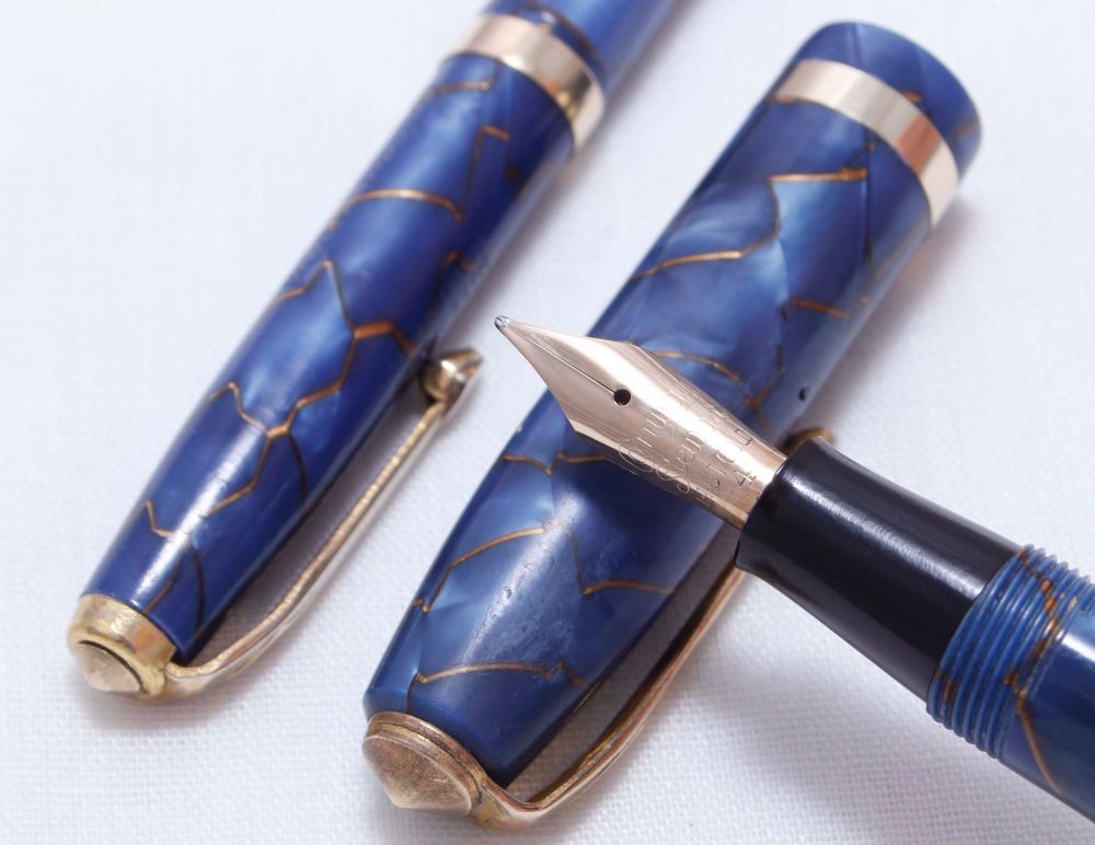 3490 Conway Stewart No.84 Fountain Pen and Propelling Pencil Set in Gold Ve