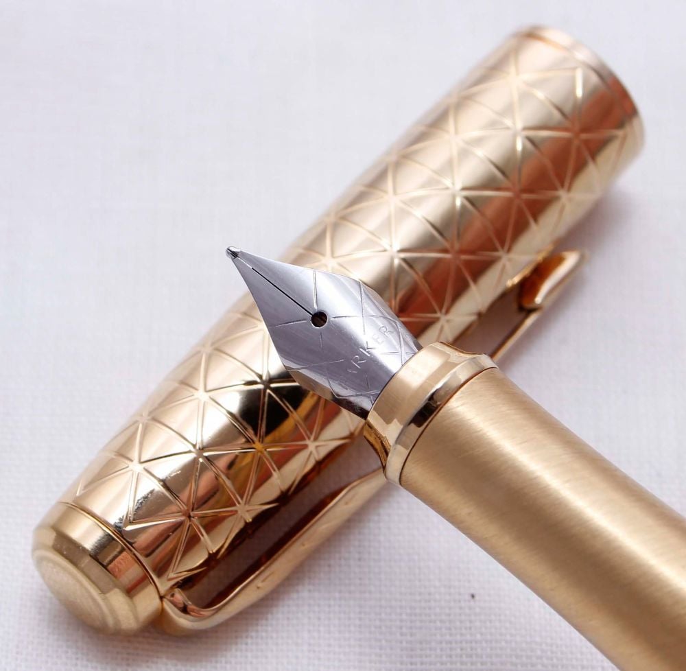 3510 Parker Urban Premium Fountain Pen in Polished Chrome with a gold fille
