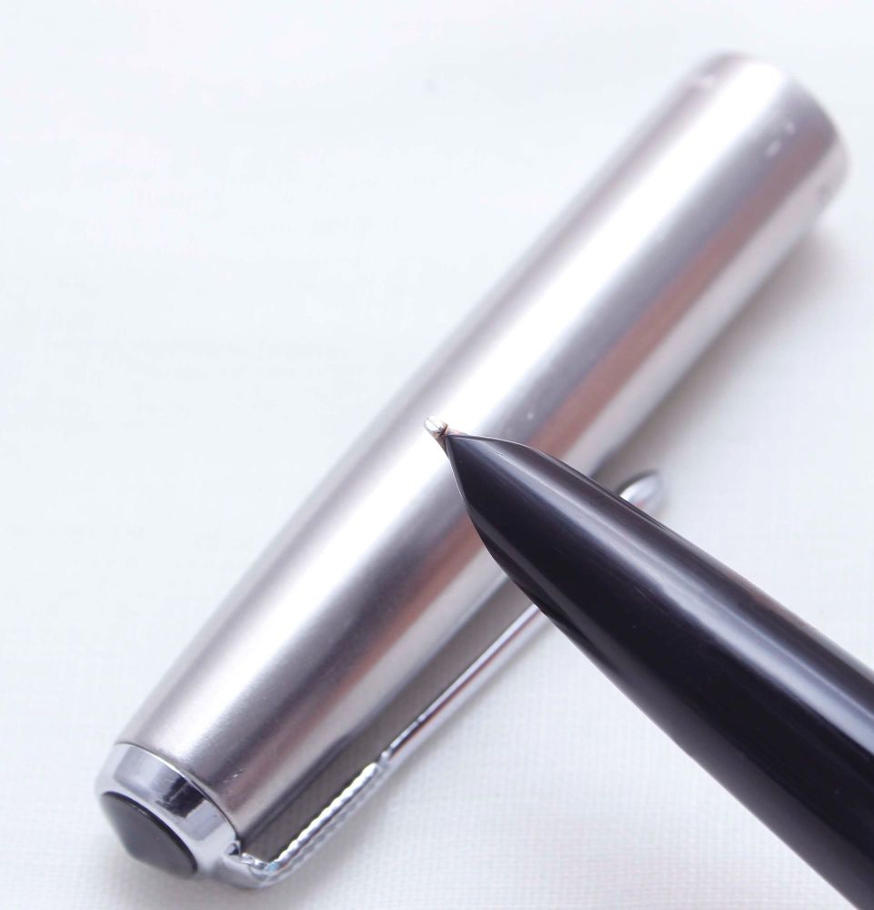 3512 Parker 51 Aerometric in Black with a Lustraloy Cap, Smooth Medium FIVE