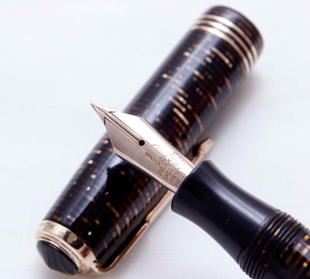 3522 Parker Vacumatic Fountain Pen In Golden Pearl, Medium Five Star Nib.