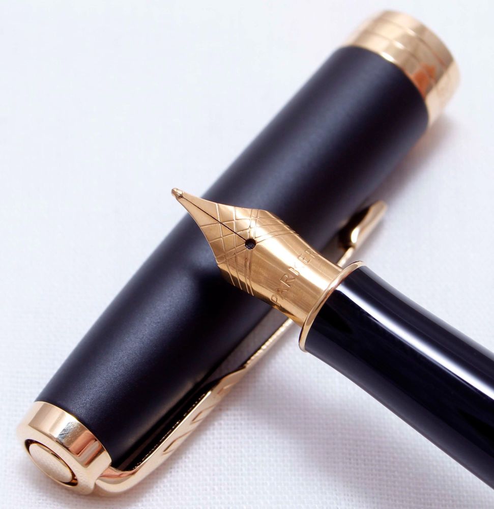 3540 Parker Sonnet Fountain Pen in Matt Black. Medium Nib. Mint