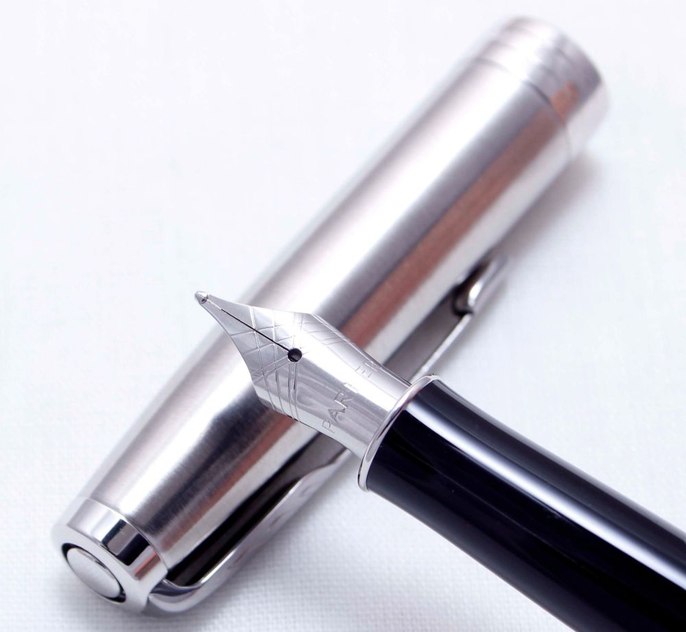 3531 Parker Sonnet CT Fountain Pen in Brushed Stainless Steel. Medium Nib. 