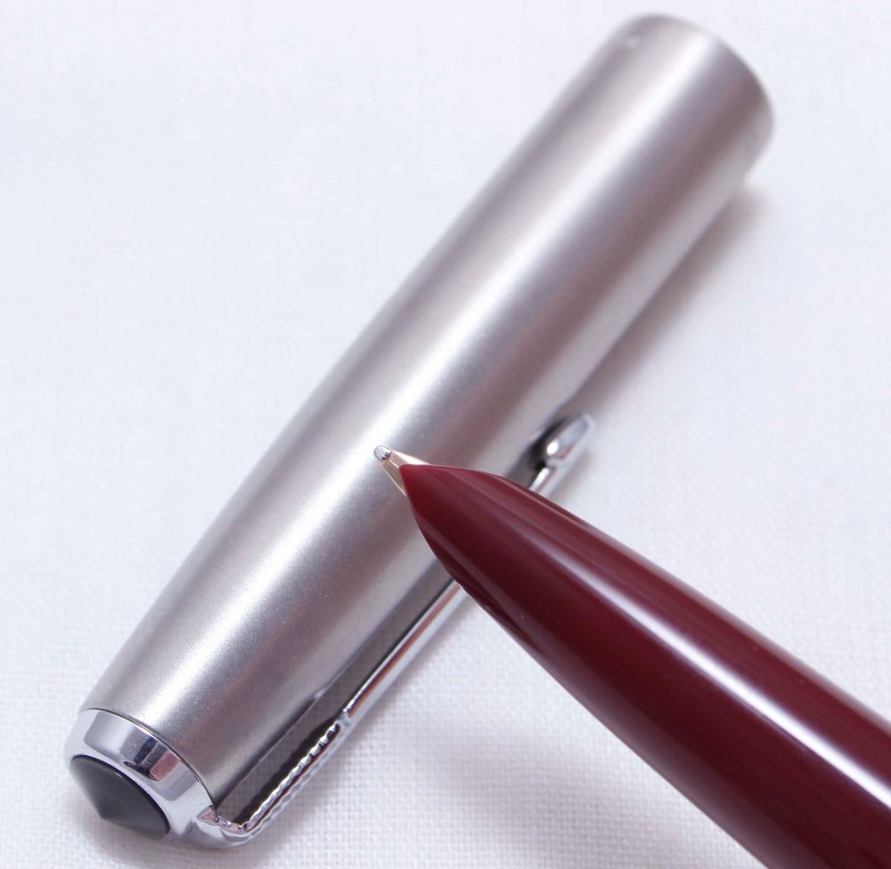 3551 Parker 51 Classic Aerometric in Burgundy with a Lustraloy Cap, Smooth 