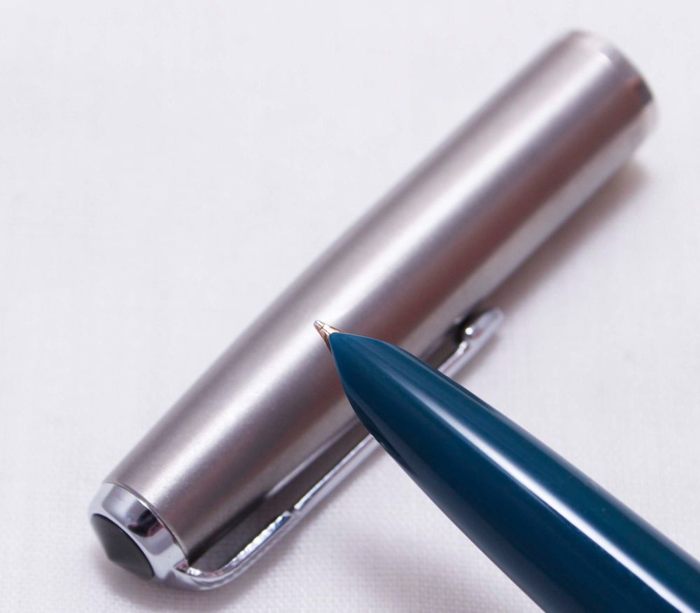 3553 Parker 51 Aerometric in Teal Blue with a Lustraloy Cap, Smooth Medium 