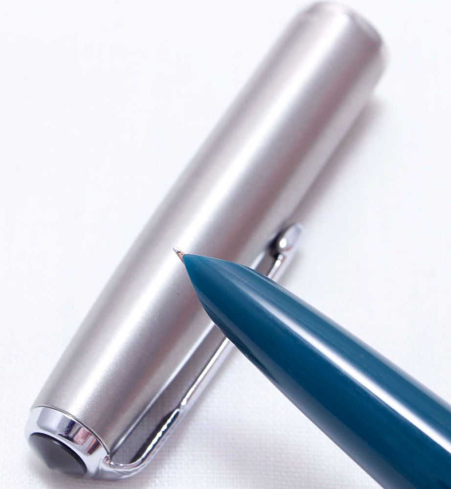 3555 Parker 51 Aerometric in Teal Blue with a Lustraloy Cap, Smooth Medium 