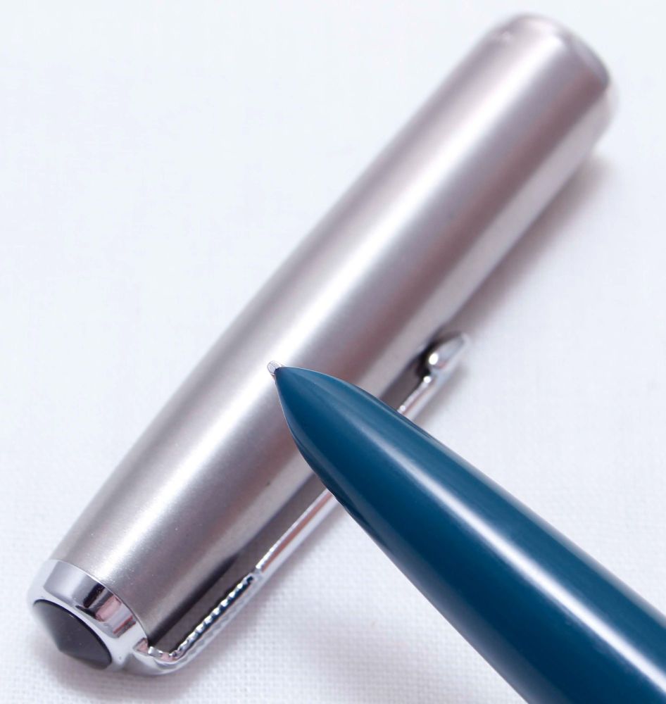 3556 Parker 51 Aerometric in Teal Blue with a Lustraloy Cap, Smooth Broad F