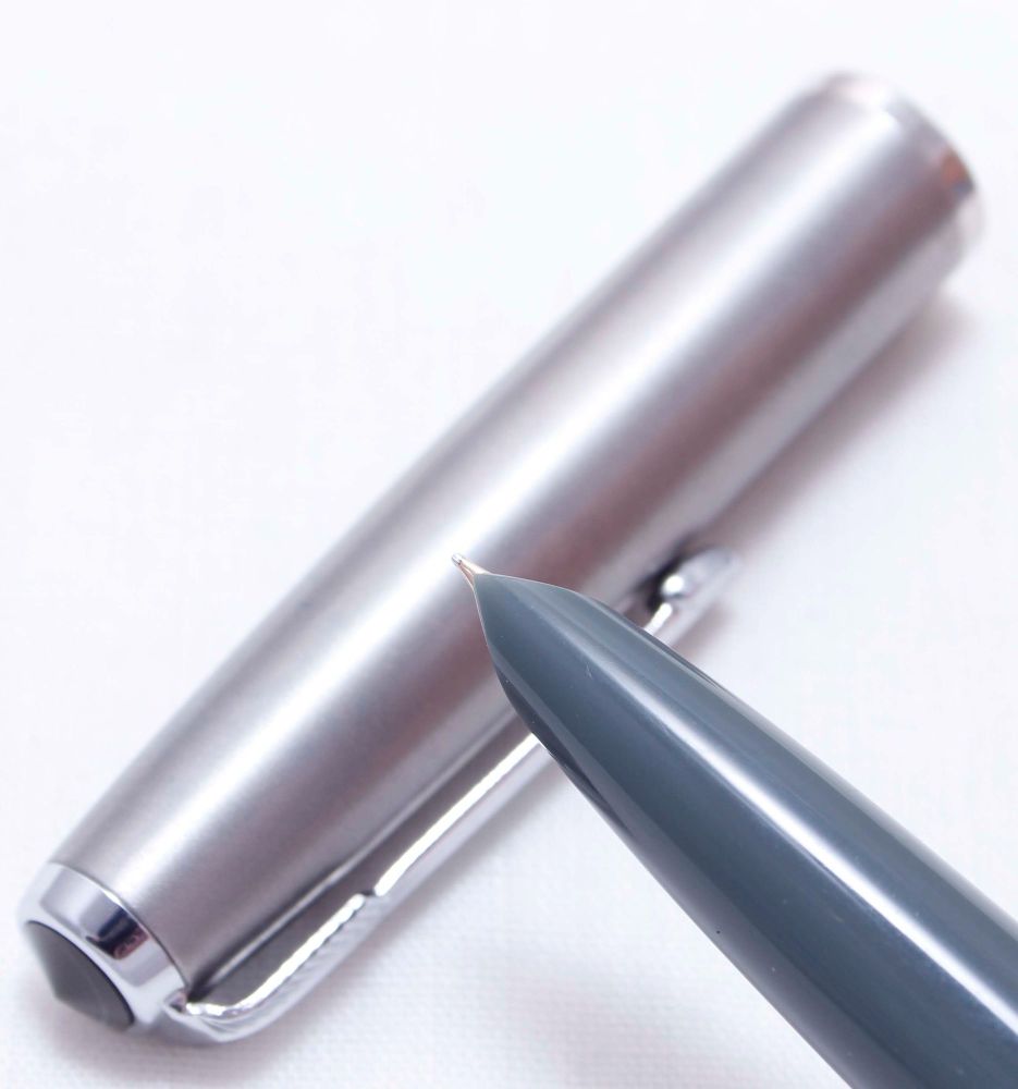 3558 Parker 51 Aerometric in Grey with a Lustraloy Cap, Smooth Fine FIVE ST