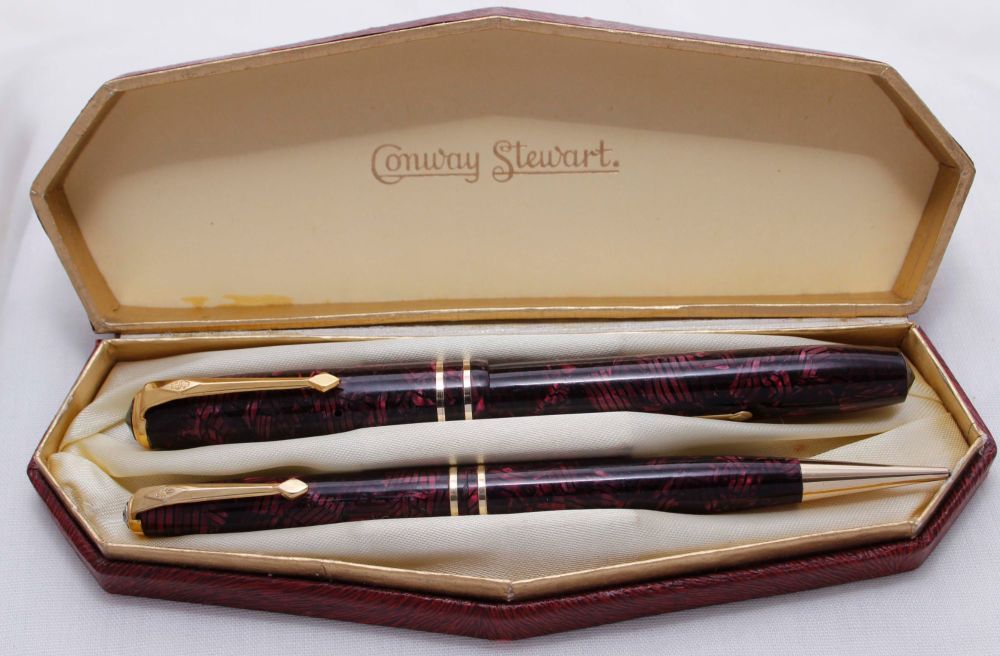 3554 Conway Stewart No.24 Fountain Pen and Propelling Pencil Set in Lined B
