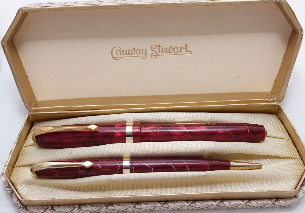 3557 Conway Stewart No.84 Fountain Pen and Propelling Pencil Set in Burgund