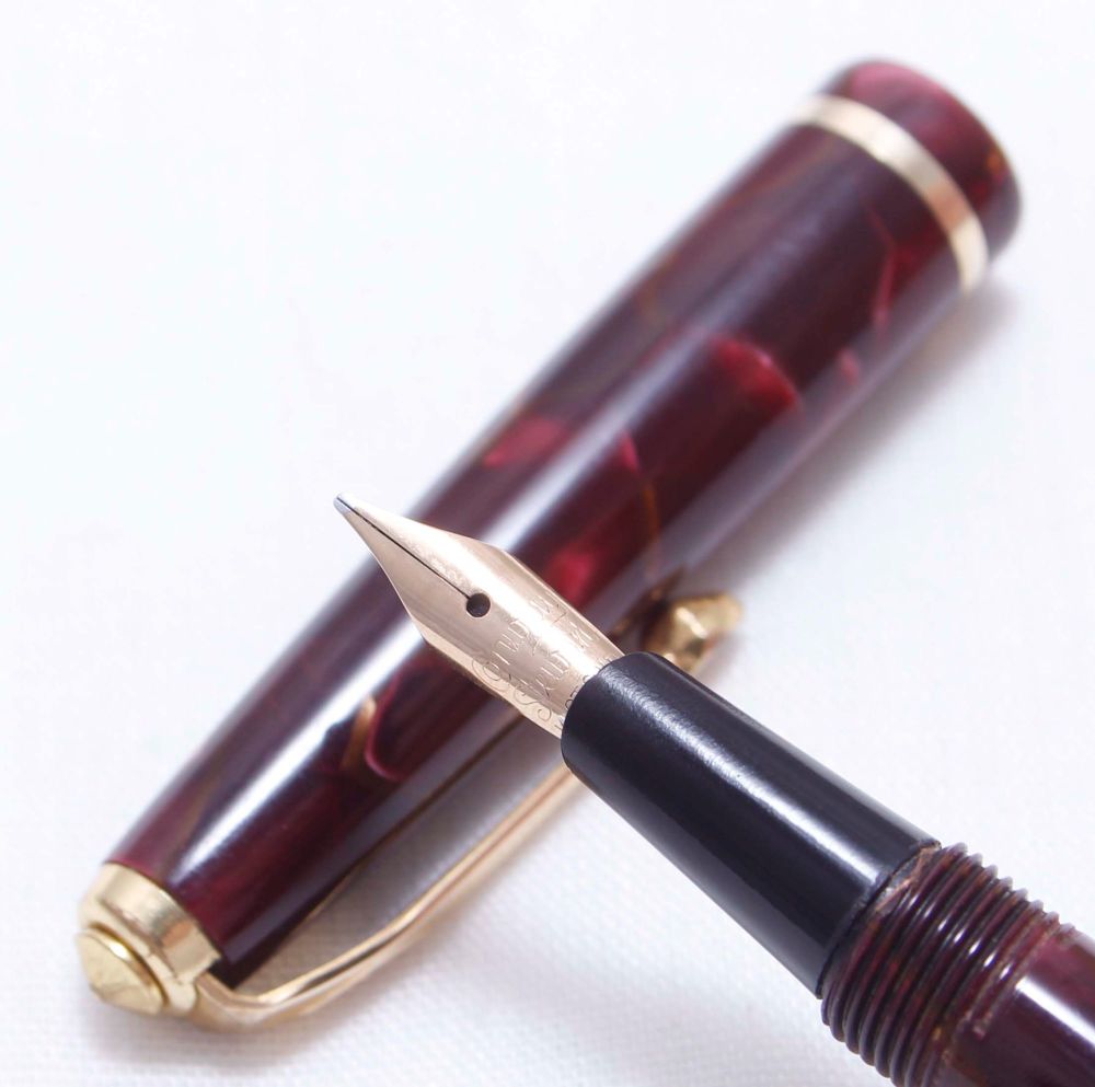 3584 Conway Stewart Dinkie No.560 in Burgundy Marble - Smooth Fine Semi Fle