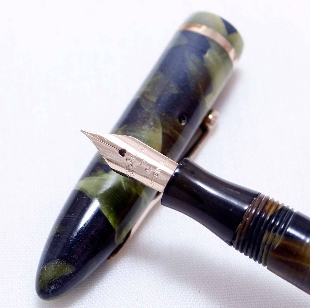 3573 Sheaffer Lifetime Balance Junior in Green Marble, Extra Fine Nib.
