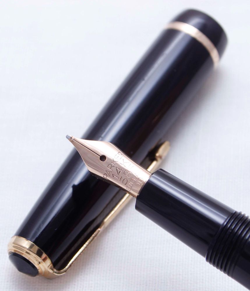 3631 Parker Duofold Junior in Black, c1965. Smooth Medium FIVE STAR Nib. Bo