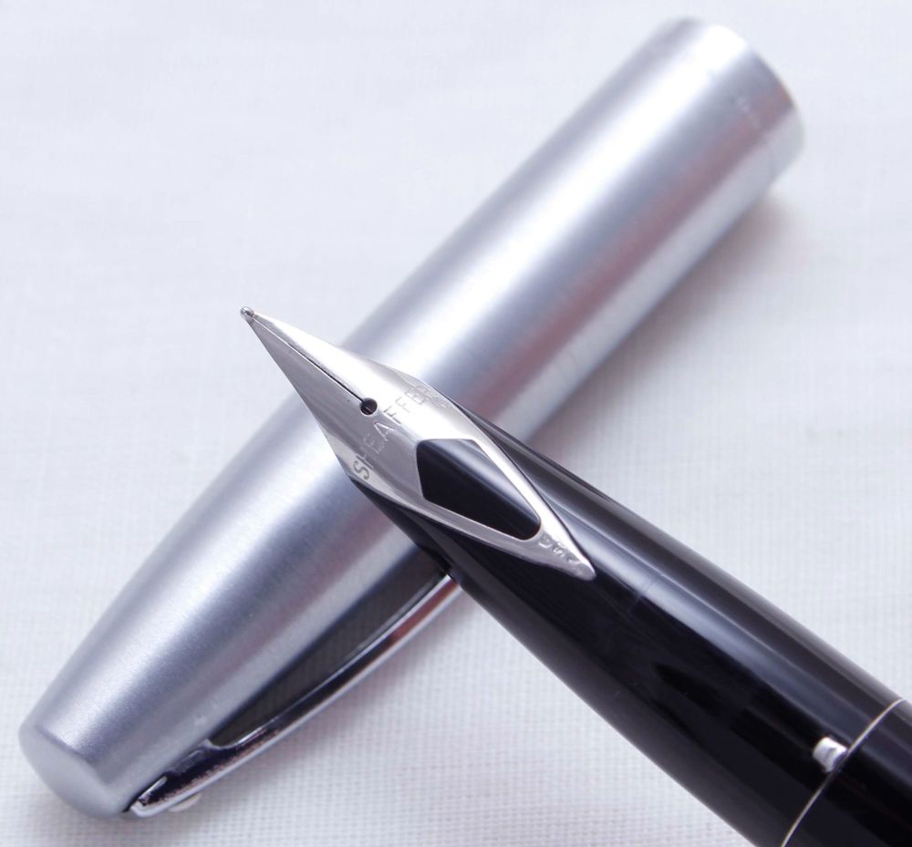 3641 Sheaffer Imperial Fountain Pen in Black, Smooth Fine FIVE STAR Nib.