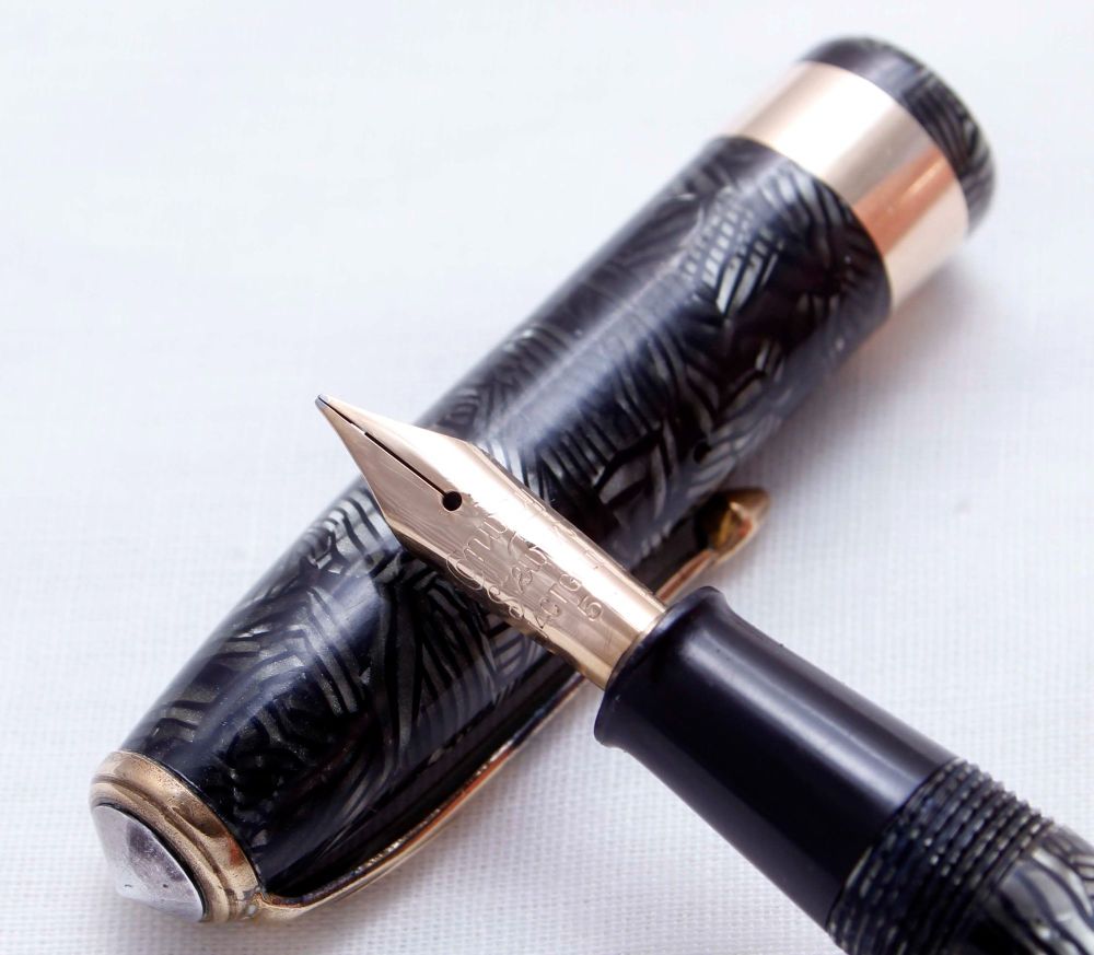3644 Conway Stewart No.27 in Grey Hatched Marble. Medium FIVE STAR Nib.