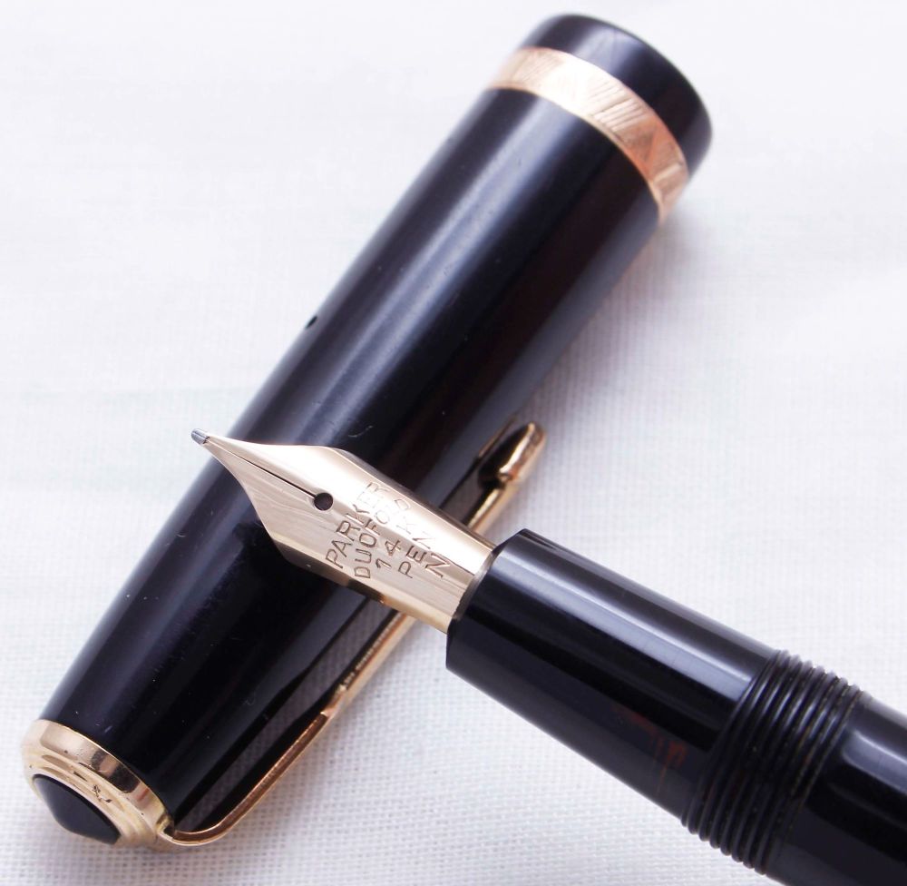 3622 Parker Duofold Demi in Black, c1965. Smooth Medium FIVE STAR Nib. Boxe