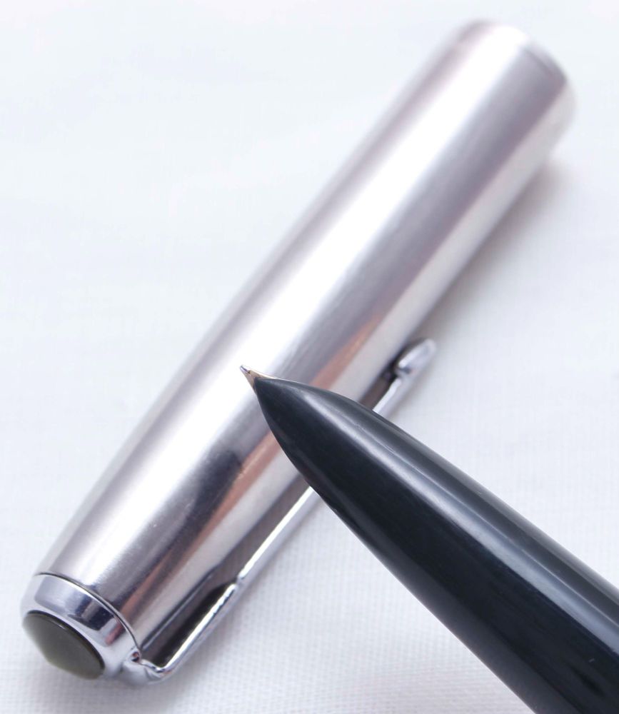 3653 Parker 51 Aerometric in Forest Green with a Lustraloy Cap, Extra Fine