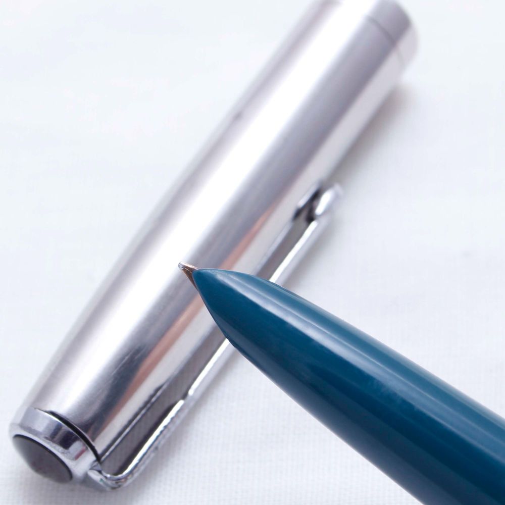 3654 Parker 51 Aerometric in Teal Blue with a Lustraloy Cap, Smooth Medium FIVE STAR Nib.