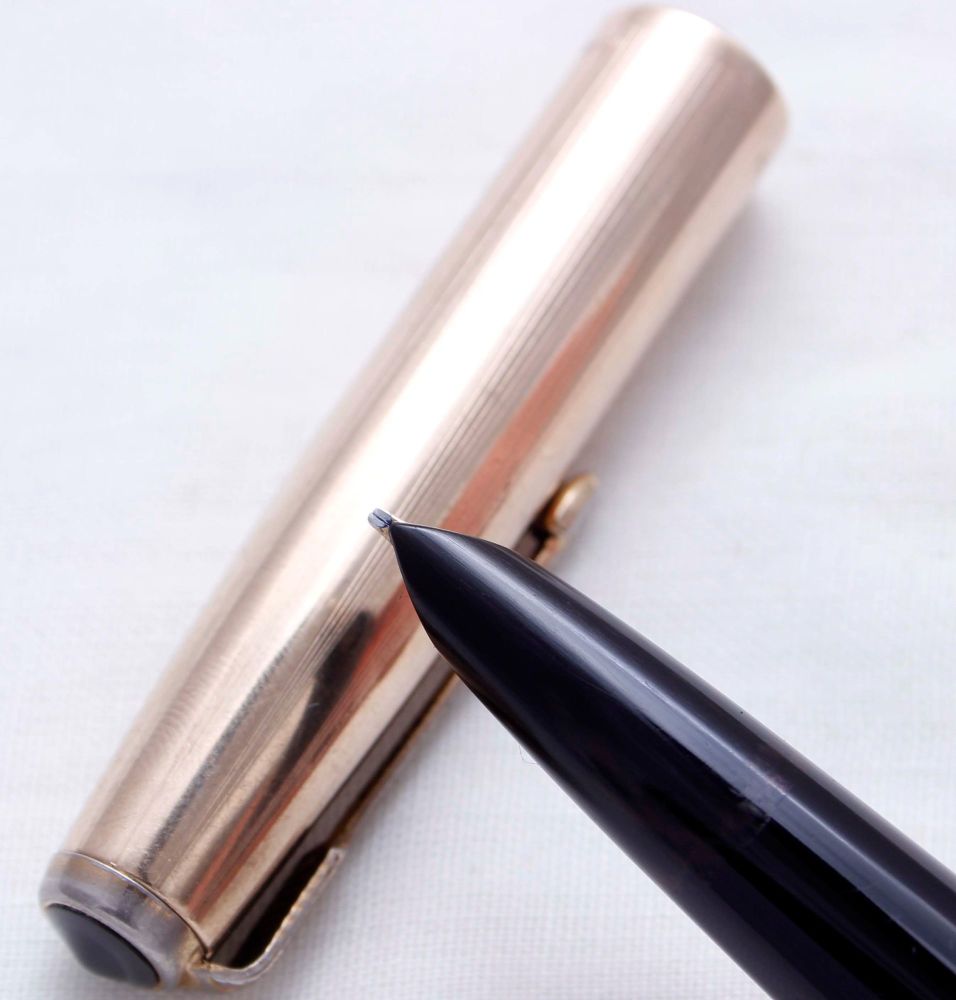 3711 Parker 51 Aerometric in Classic Black with a Rolled Gold Cap. Smooth M