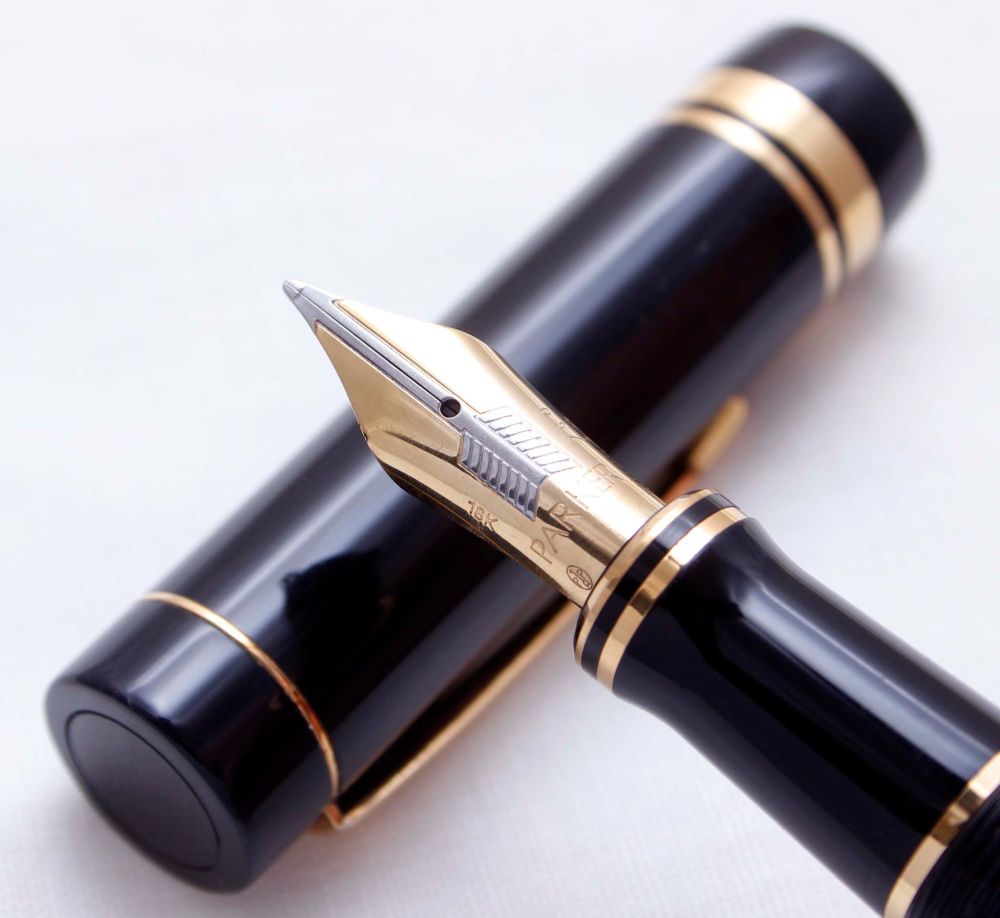 3806 Parker Duofold Centennial Fountain Pen in Classic Black, Medium FIVE S