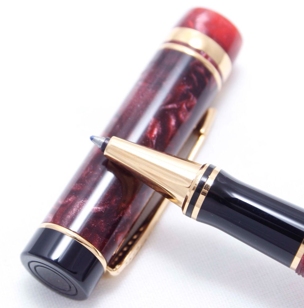3830 Parker Duofold International Rollerball Pen in Burgundy Marble. Mint a