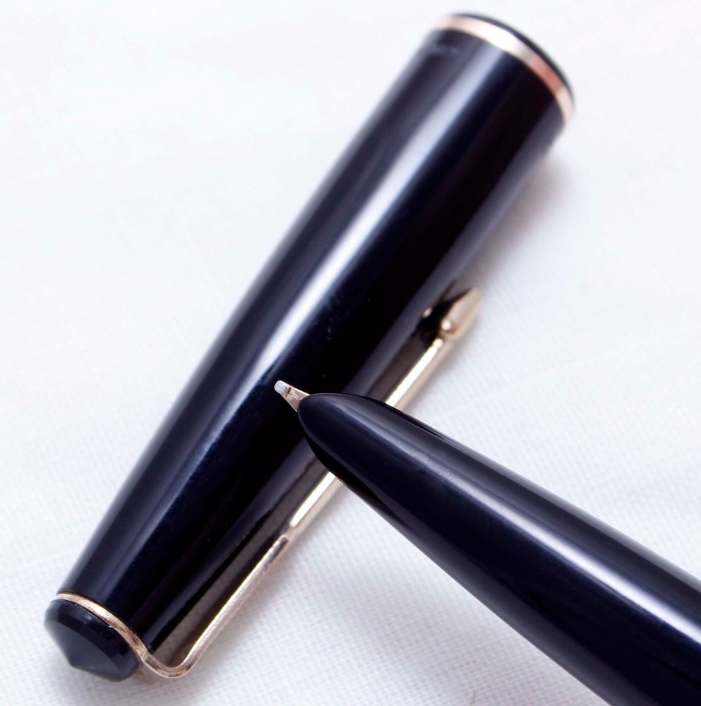 3857 Parker 17 Lady Duofold Fountain Pen in Black, c1965, Medium Nib.