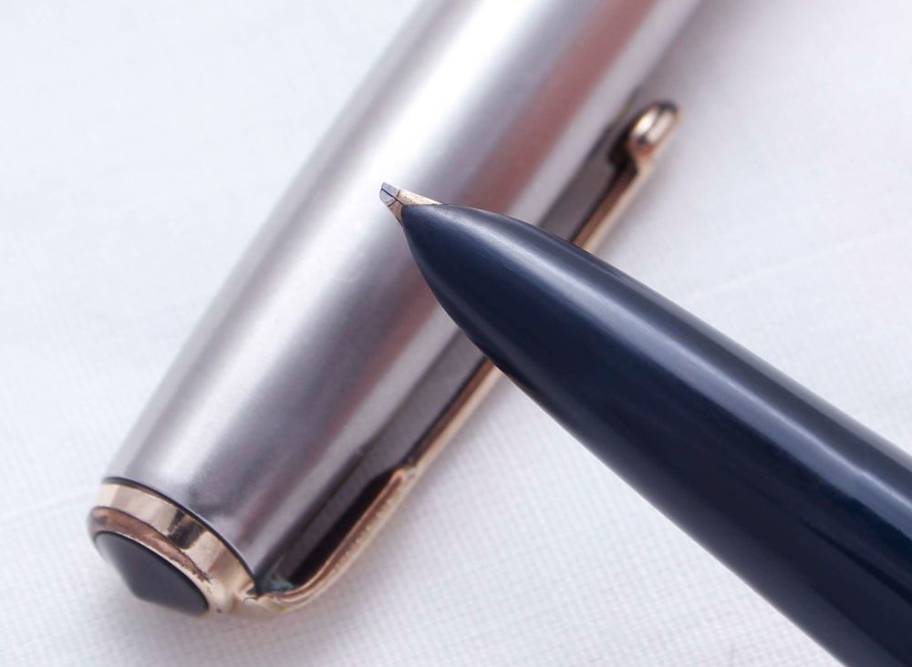 3862 Parker 51 Aerometric in Cedar Blue with a Lustraloy Cap, Smooth Broad 