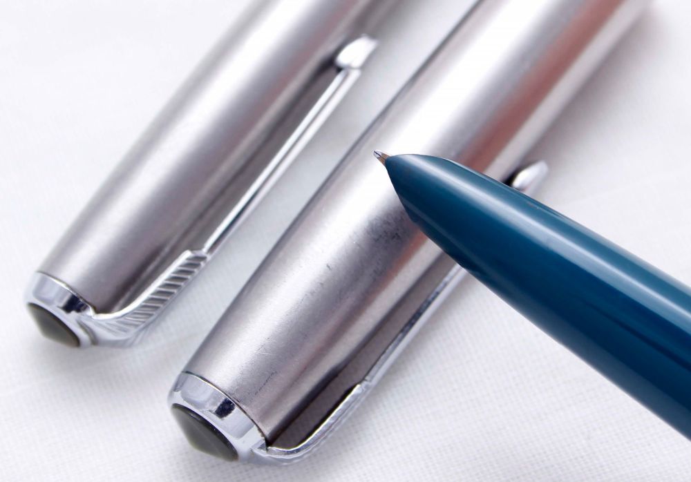 3863 Parker 51 Double Set in Teal Blue with Lustraloy caps. Fabulous Fine F