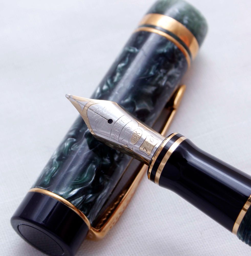 3865 Parker Duofold Centennial Fountain Pen in Green Marble, Medium 18ct FI