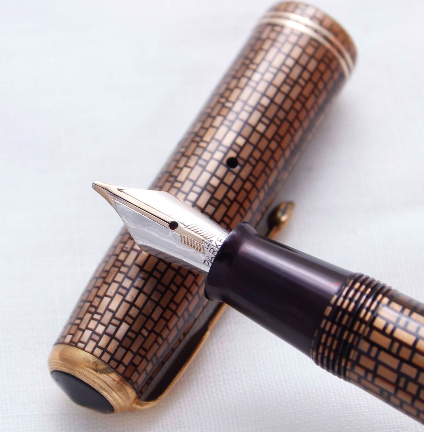 3891 Parker Vacumatic Junior Fountain Pen in the rare Golden Web, Medium  Italic FIVE STAR
