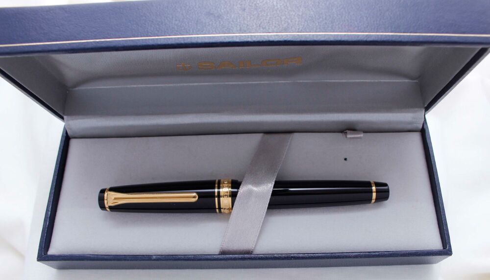 3931 Sailor Pro Gear Fountain Pen in Classic Black. Fabulous Double Broad S