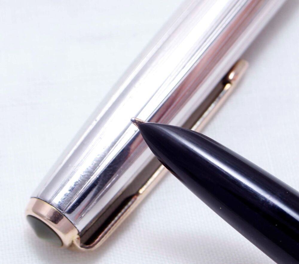 3988 Parker 51 Aerometric in Black with a Rolled Silver Cap. Medium FIVE ST