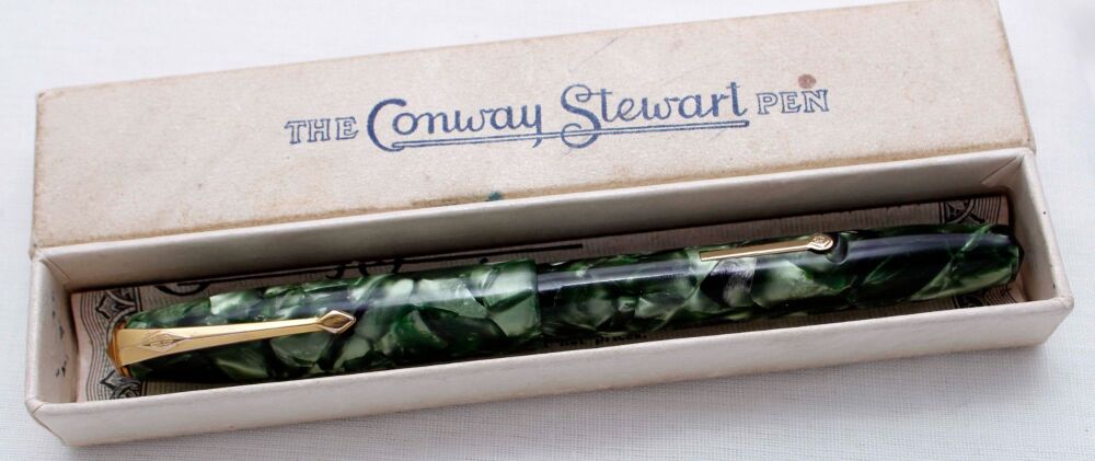 3938 Conway Stewart No.75 in Green Marble. Medium Italic FIVE STAR Nib.
