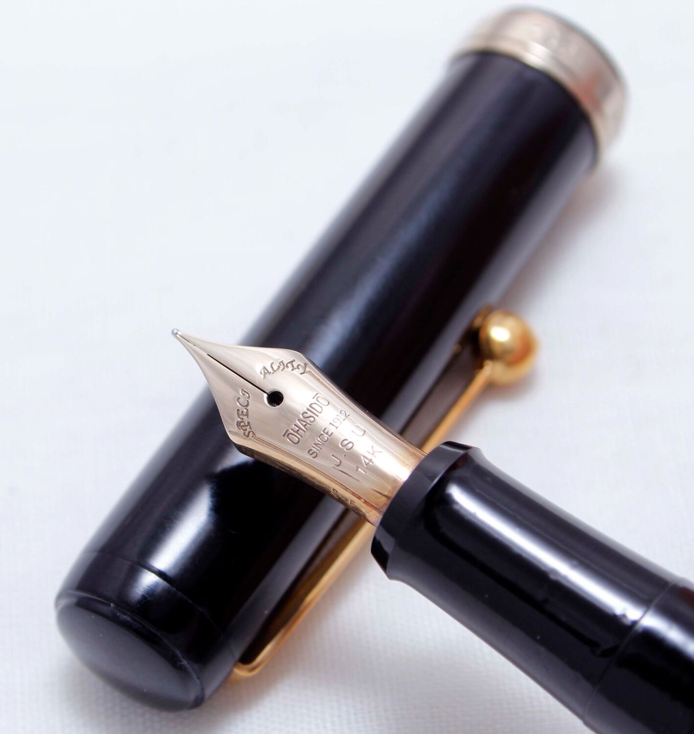 超美品 大橋堂 尻細型 太軸 手作り万年筆 エボナイト 漆 14金 細字