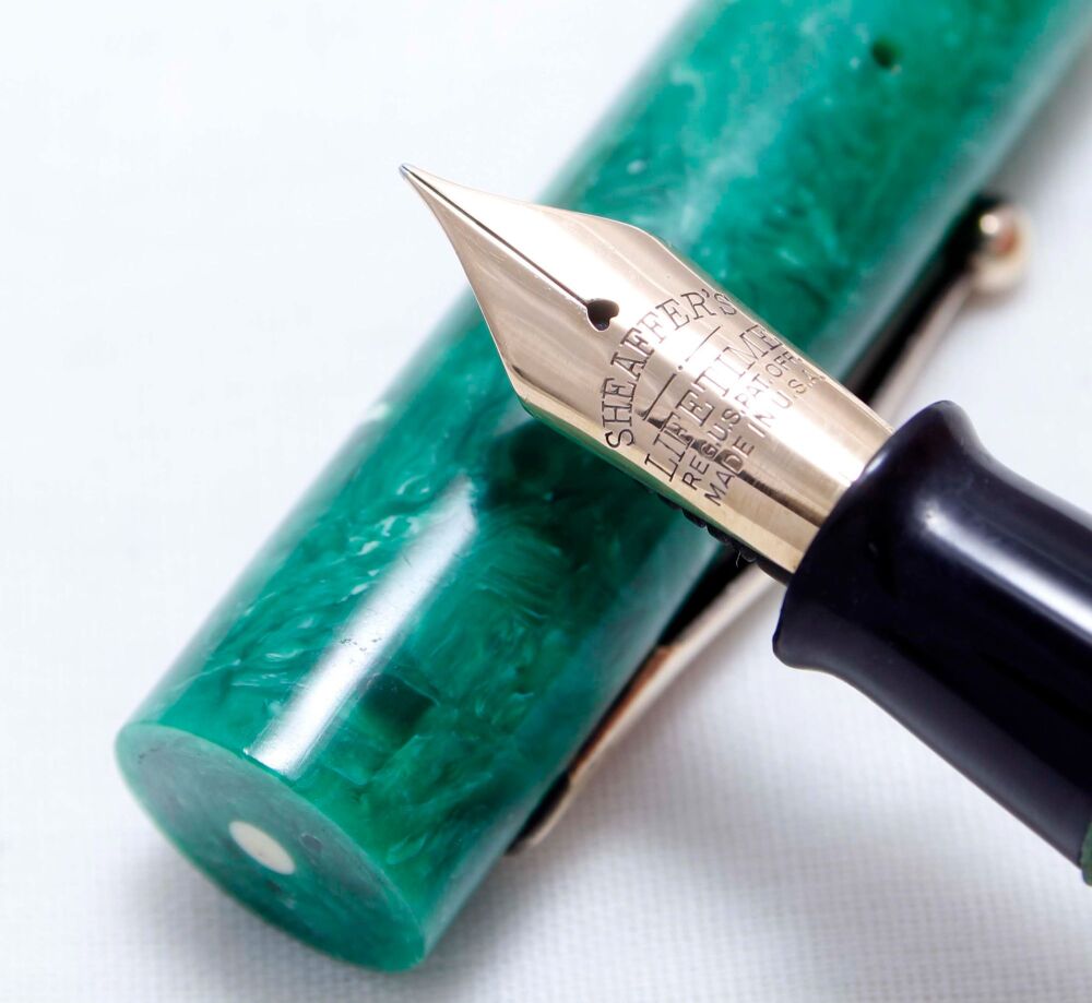 3962 Sheaffer Lifetime Senior Flat Top Fountain Pen in Jade Green. Smooth F