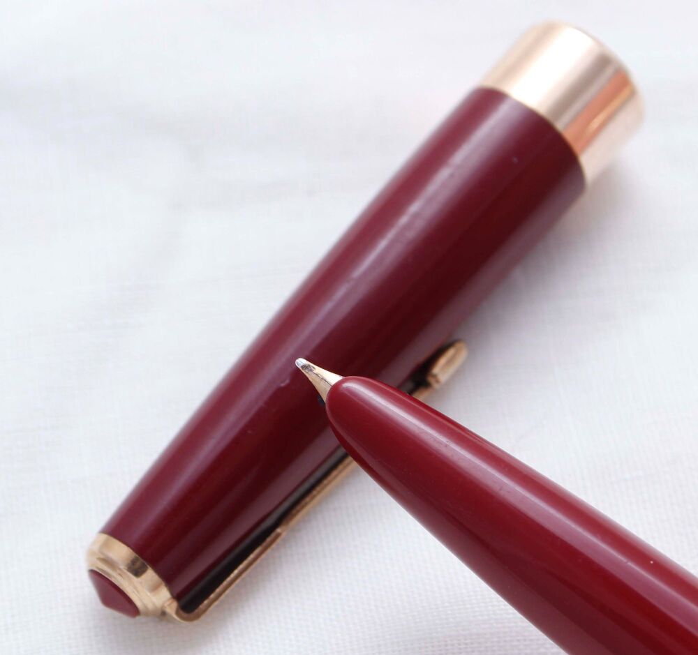 4010 Parker '17 Super' Duofold Fountain Pen in Burgundy, c1965, Fine Nib.