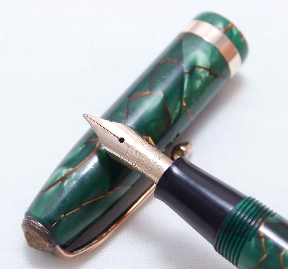 4027 Conway Stewart No.84 in Gold Veined Green Marble. Medium FIVE STAR Nib