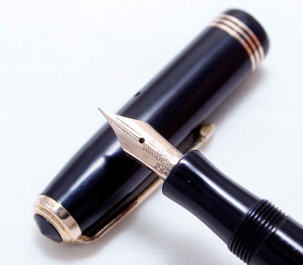 4064 Parker Vacumatic Slender Junior Fountain Pen in Black, Fine Nib.