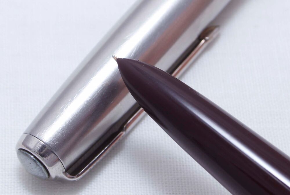 4074 Parker 51 Aerometric in Dark Burgundy with a Lustraloy Cap, Smooth Fin