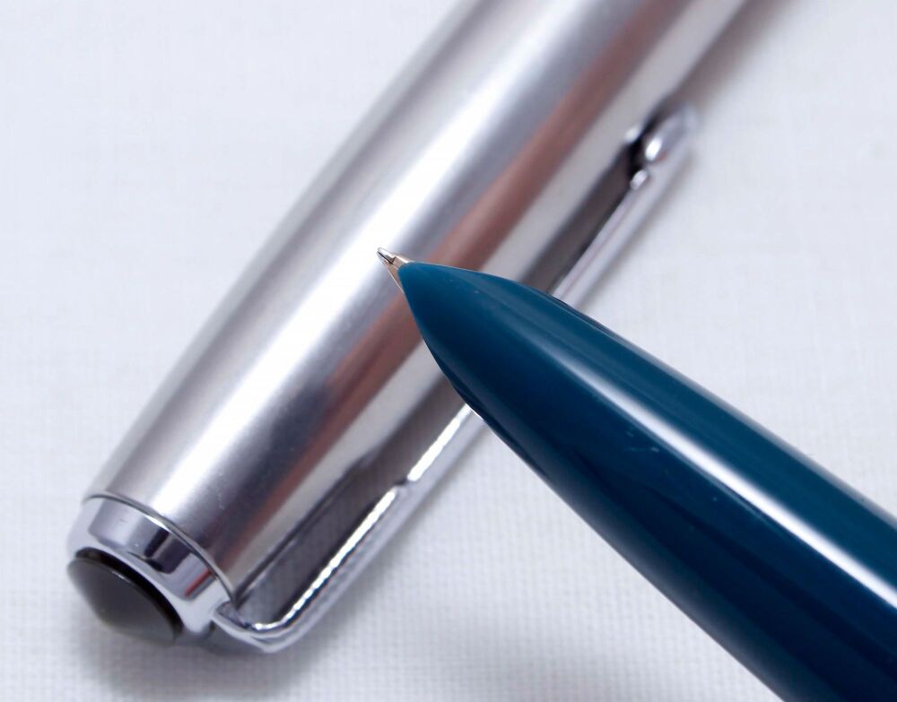 4077 Parker 51 Aerometric in Teal Blue with a Lustraloy Cap, Smooth Fine si