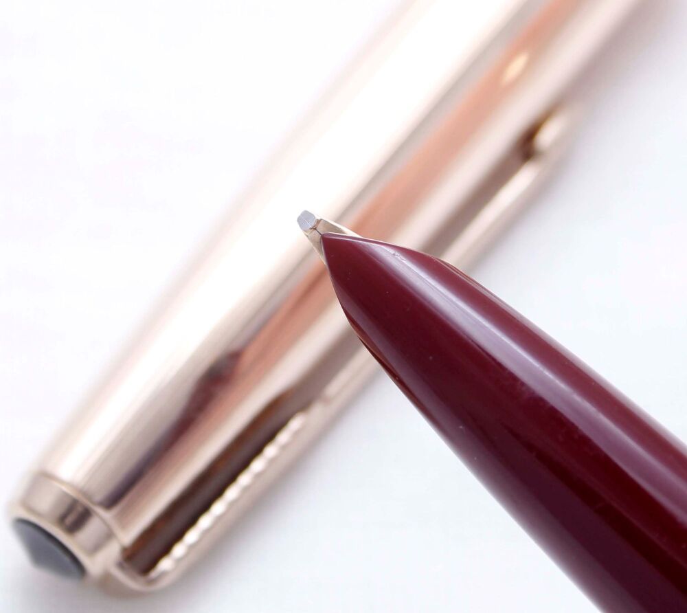 4078 Parker 51 Aerometric MkIII in Burgundy with a Rolled Gold Cap, Smooth 