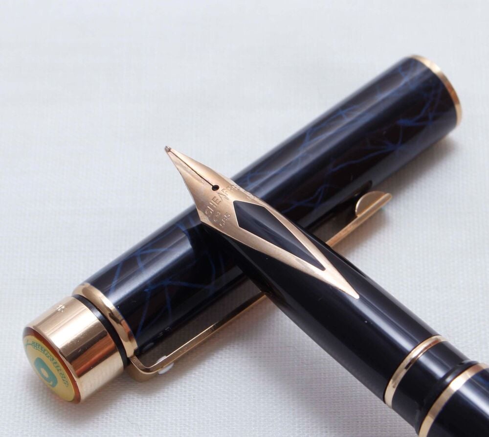 4091 Sheaffer Targa Classic Fountain Pen in Laque Cobalt Blue Ronce. Medium FIVE STAR nib.