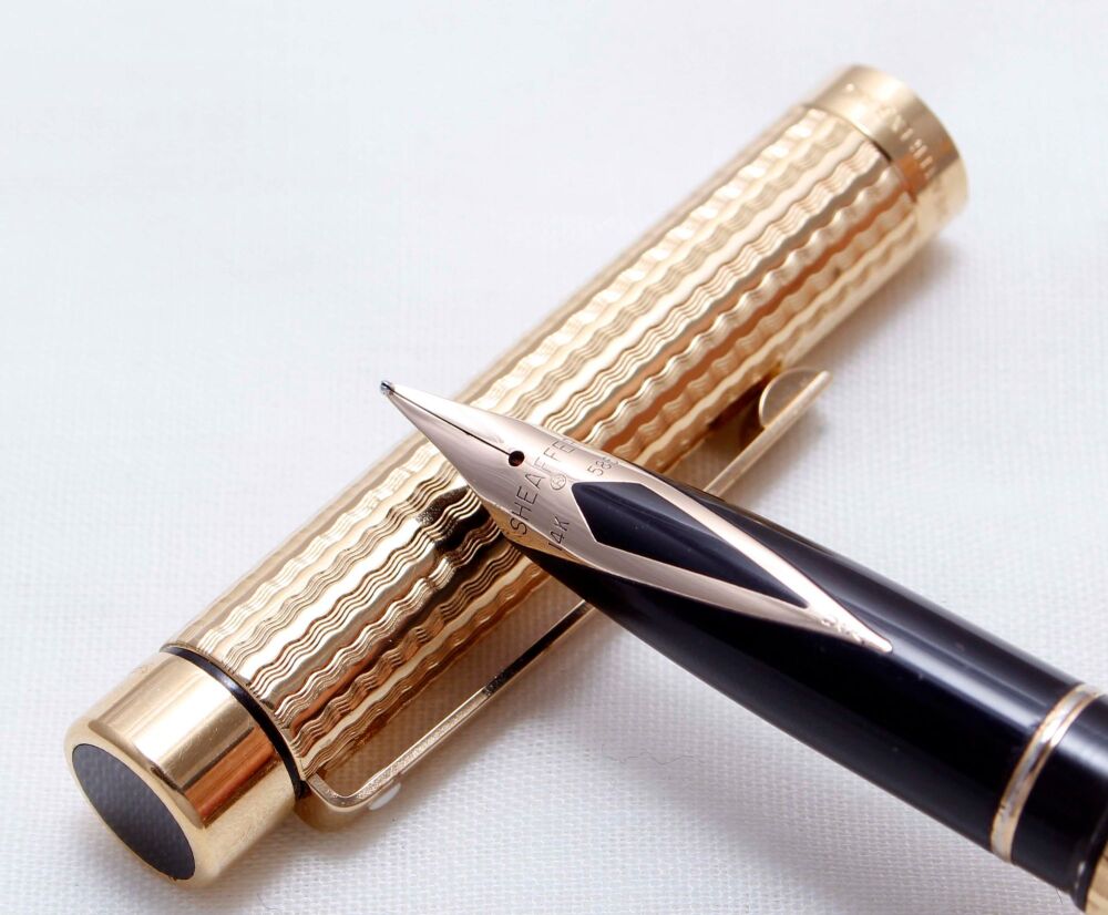 4093 Sheaffer Targa Classic Fountain Pen in Vannerie Gold Plate. Medium FIV